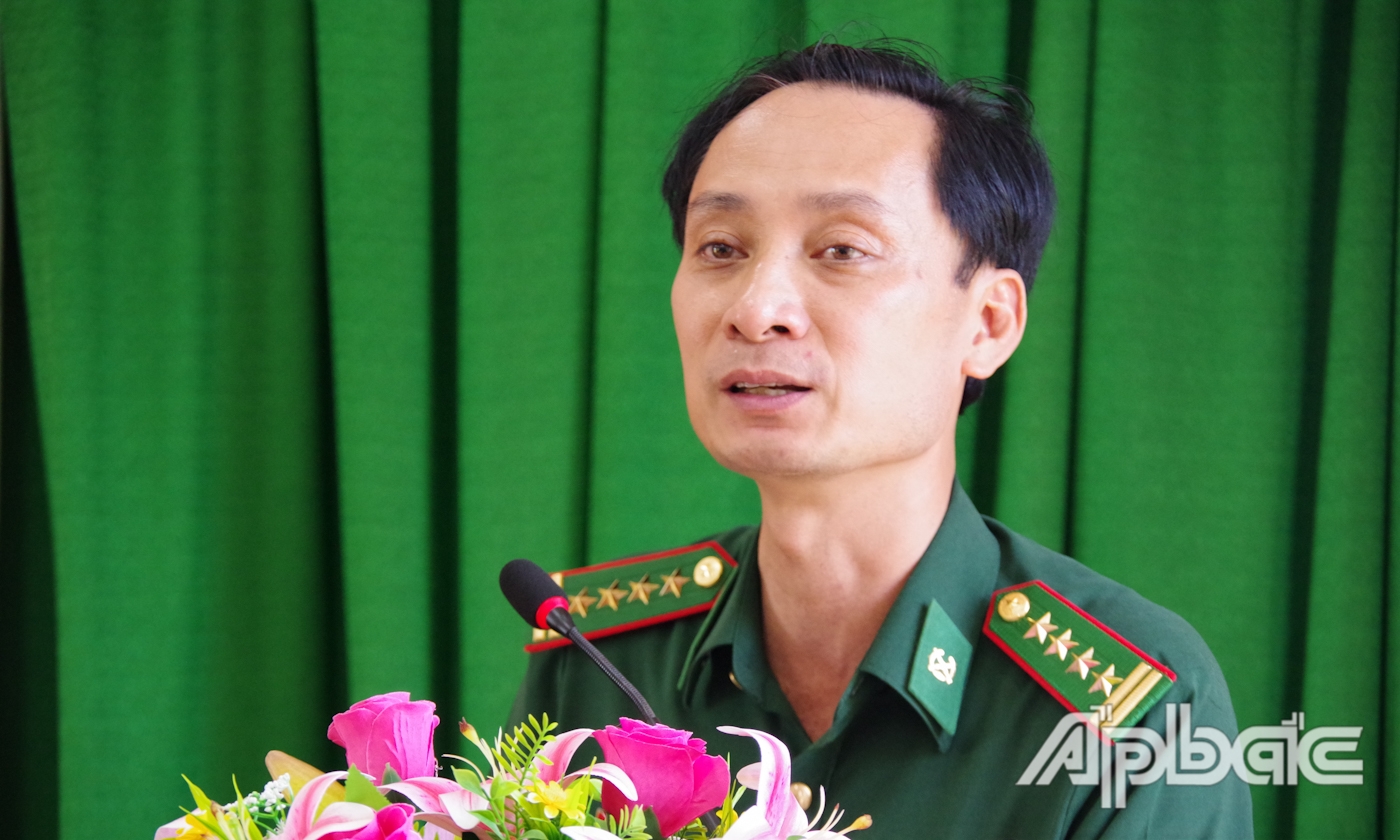 Đại tá Trần Chí Cường, Phó Chỉ huy trưởng kiêm Tham mưu trưởng BĐBP Tiền Giang phát biểu tại hội nghị.