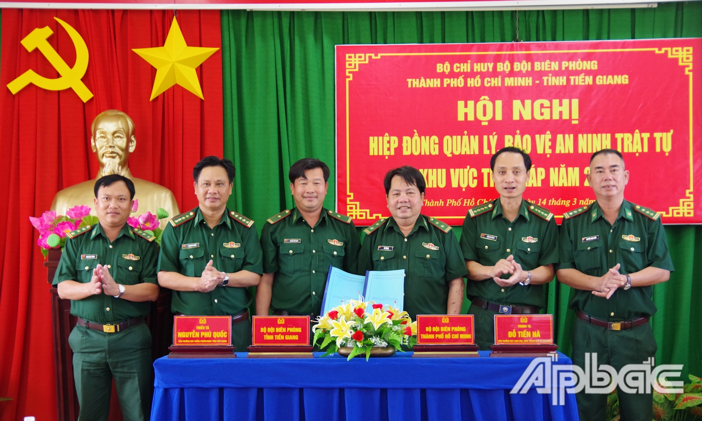 2 Đồn Biên phòng tiếp giáp ký kết công tác phối hợp bảo vệ bảo vệ biên giới.