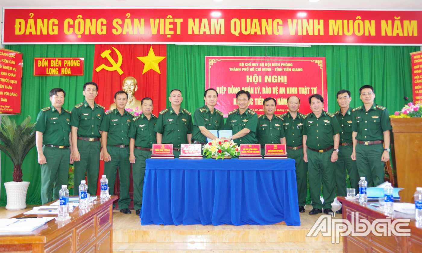 Bộ Chỉ huy BĐBP 2 đơn vị ký kết kế hoạch hiệp đồng bảo vệ biên giới, địa bàn tiếp giáp năm 2025.