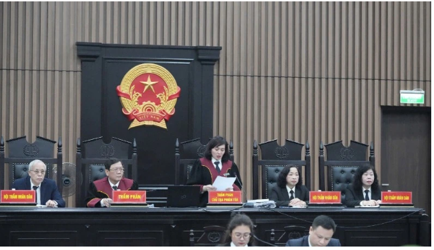 Hội đồng xét xử tuyên án các bị cáo.