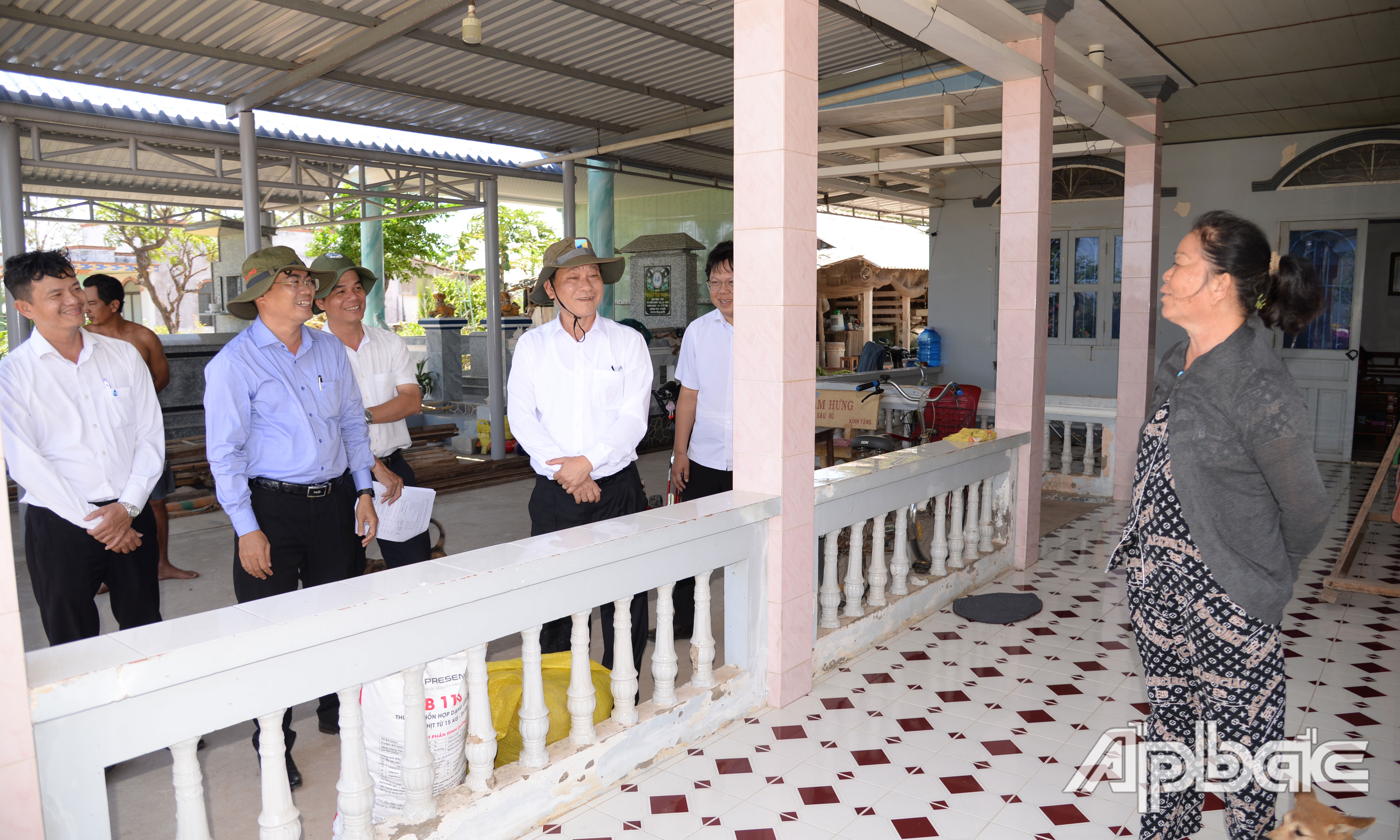 Người dân tại khu vực ấp Bà Từ, xã Phú Tân cho biết hiện nước sinh hoạt đang chảy mạnh, đảm bảo phục vụ sinh hoạt, ăn uống hằng ngày.