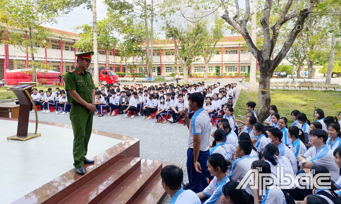 Tuyên truyền kỹ năng phòng cháy.