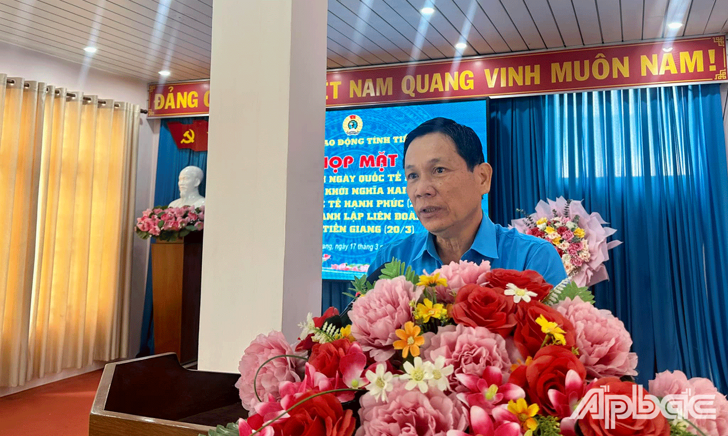 Chủ tịch Liên đoàn Lao động tỉnh Tiền Giang Lê Minh Hùng phát biểu tại buổi họp mặt