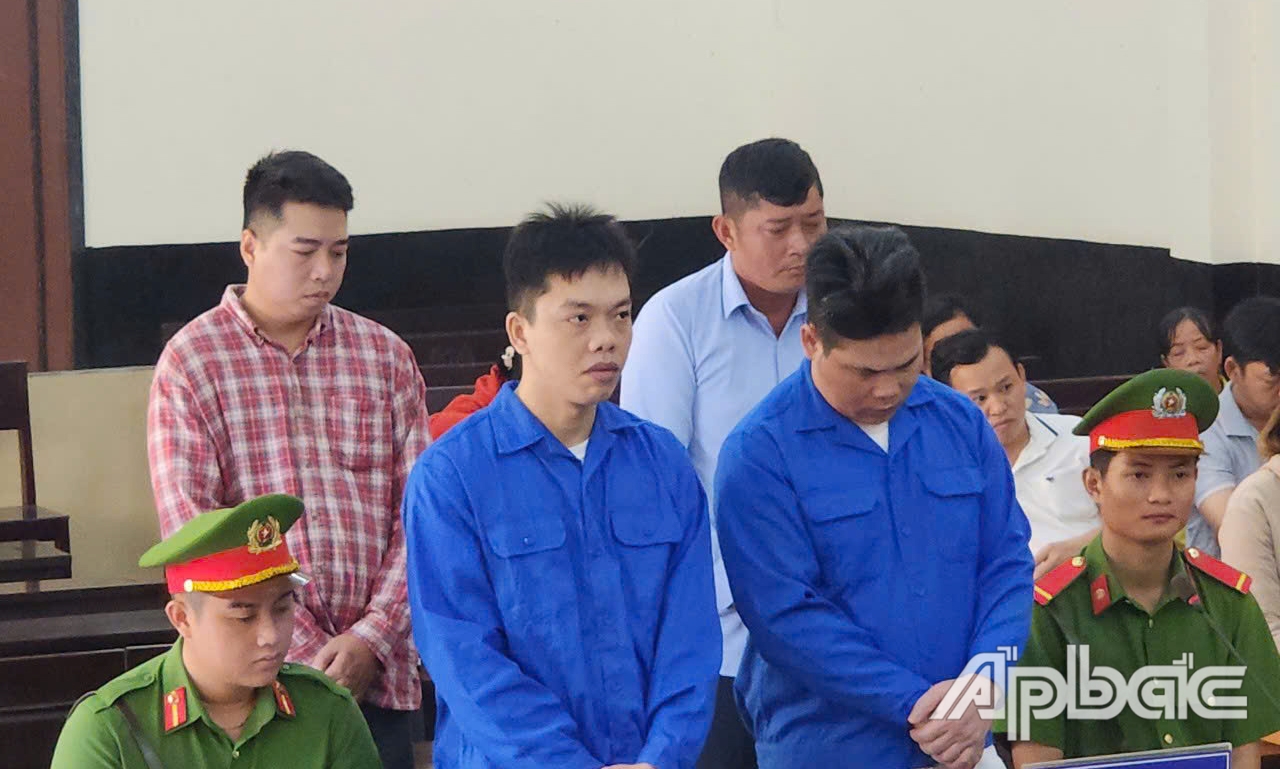 Các bị cáo tại phiên tòa xét xử sơ thẩm.