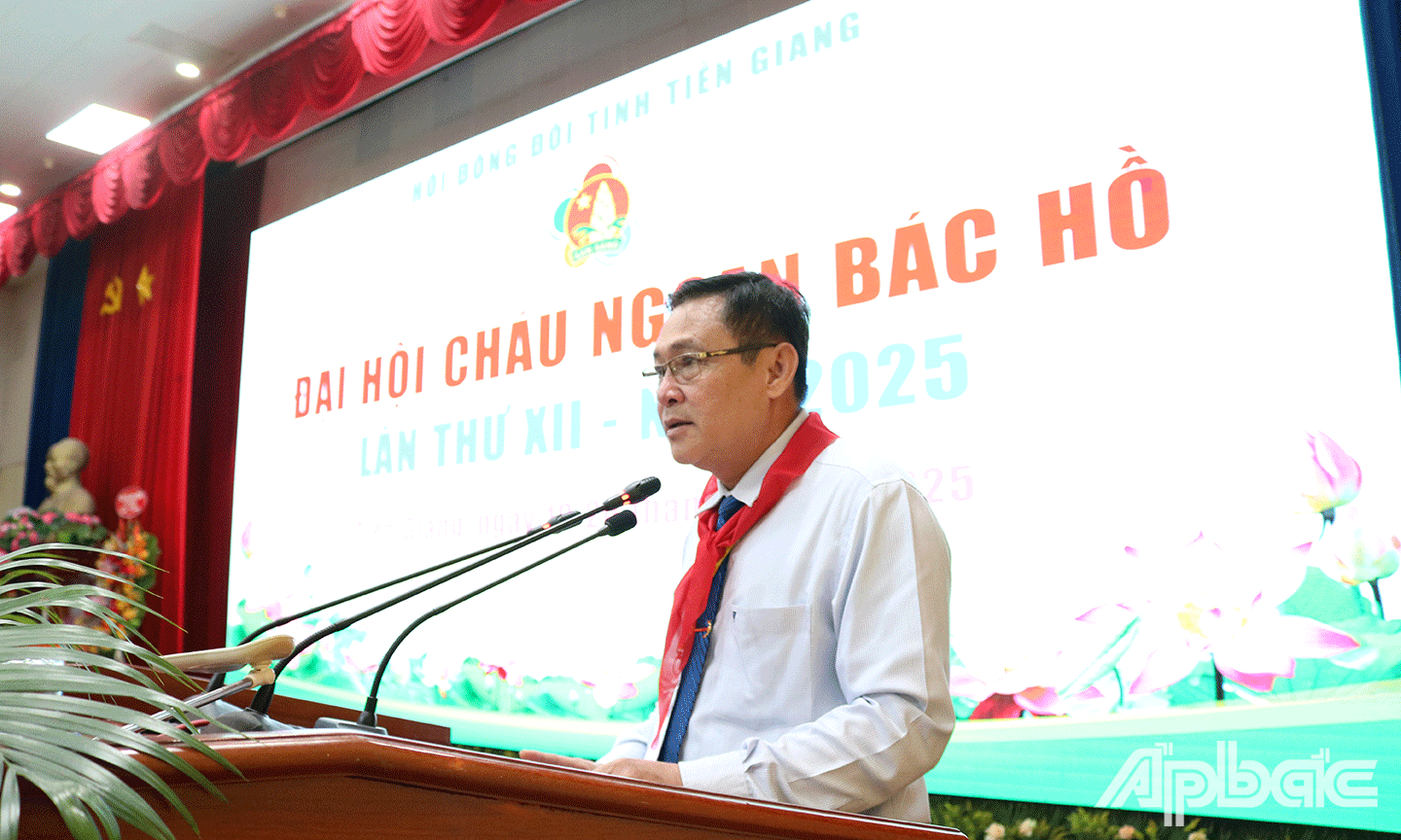 Đồng chí Đỗ Tấn Hùng Ủy viên Ban Thường vụ, Trưởng Ban Tuyên giáo và Dân vận Tỉnh ủy phát biểu tại Đại hội