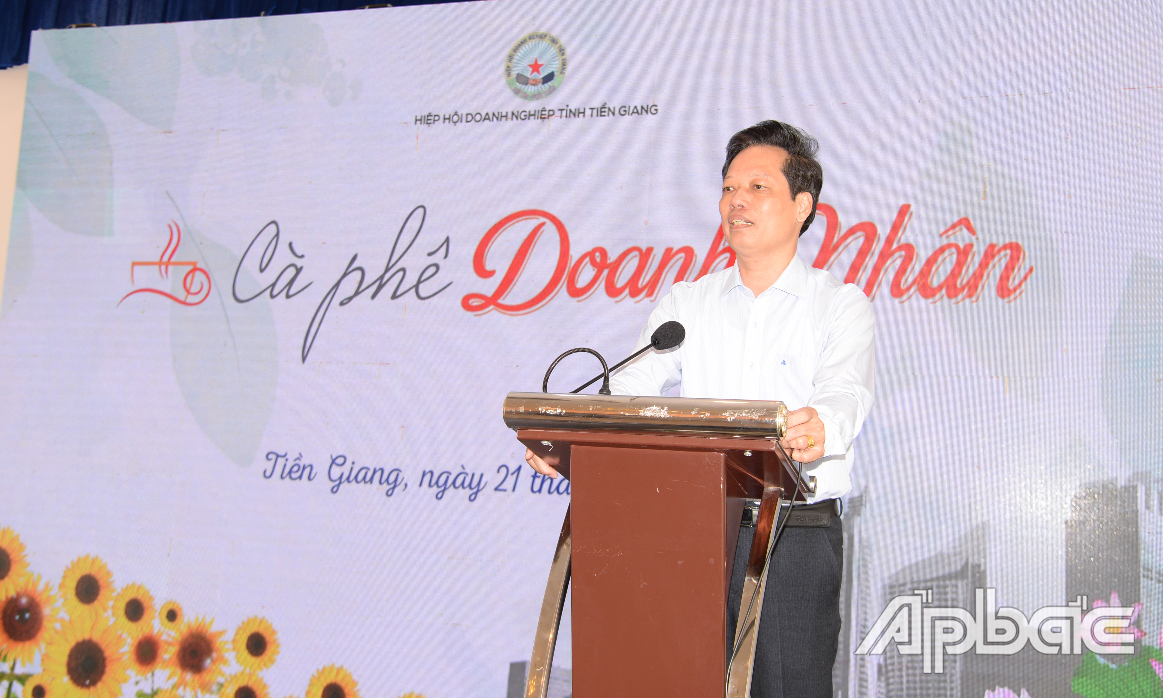 Đồng chí Nguyễn Thành Diệu phát biểu tại buổi Cà phê doanh nhân.