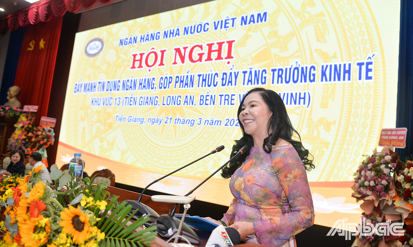Bà Lương Thị Diễm Trang, Chủ tịch Hiệp hội Du lịch tỉnh Tiền Giang phát biểu tại hội nghị.