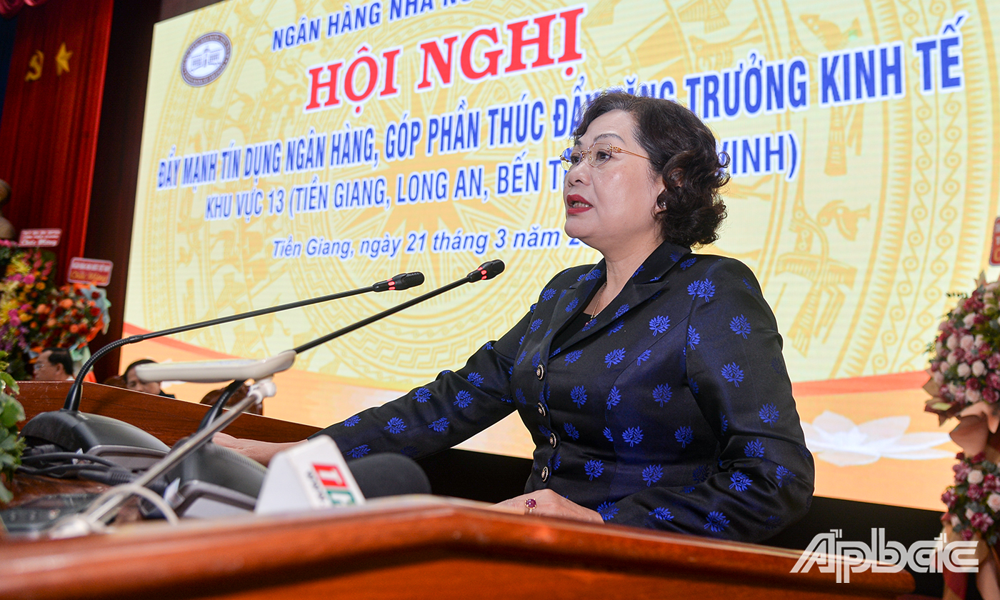 Thống đốc NHNN Việt Nam Nguyễn Thị Hồng phát biểu tại hội nghị.
