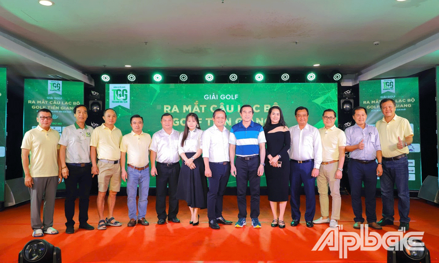 ( ông Lê Văn Hưởng – Nguyên Phó Bí Thư tỉnh Uỷ, Nguyên chủ tịch tỉnh Tiền Giang cùng thành viên ban Chấp Hành CLB Golf Tiền Giang)