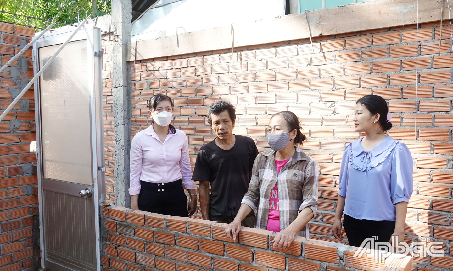 Căn nhà của ông Nguyễn Văn Thành (ấp 16, xã Long Trung) đang được  đẩy nhanh tiến độ thi công.