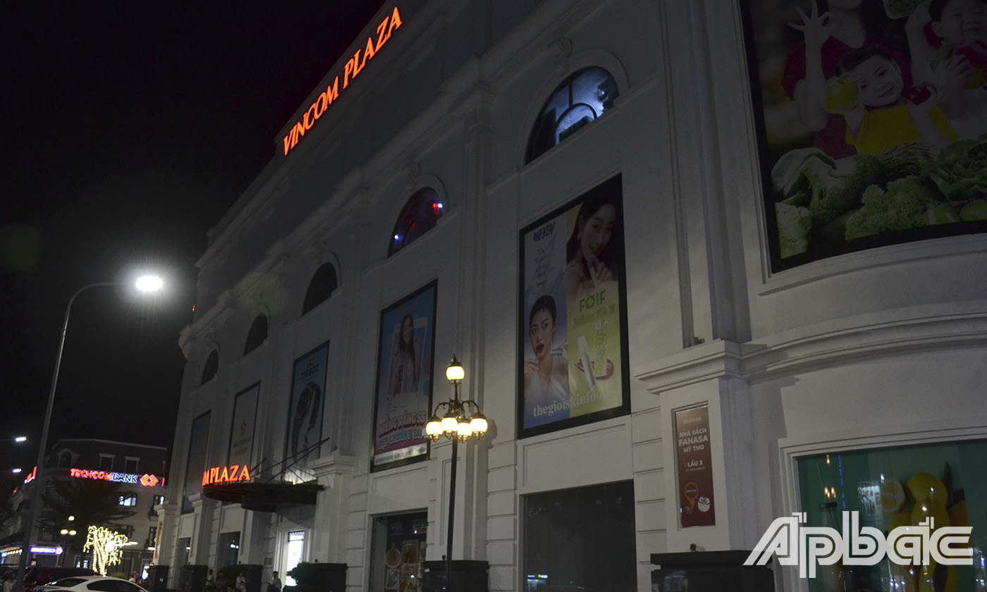 Trung tâm Thương mại Vincom Plaza Mỹ Tho tham gia Sự kiện Tắt đèn hưởng ứng Giờ Trái đất 2025.
