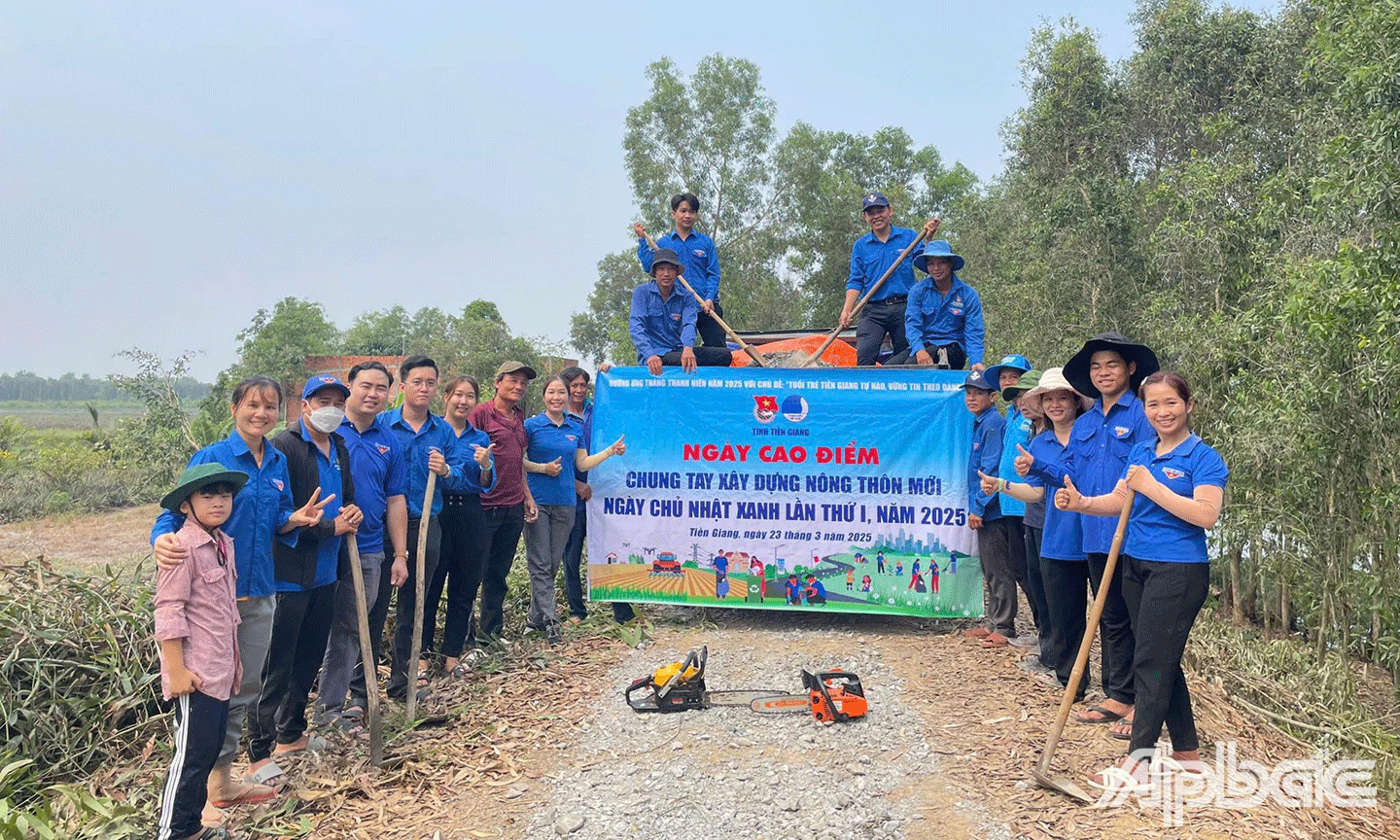  làm mới 5km, sửa chữa 3km đường giao thông nông thôn 