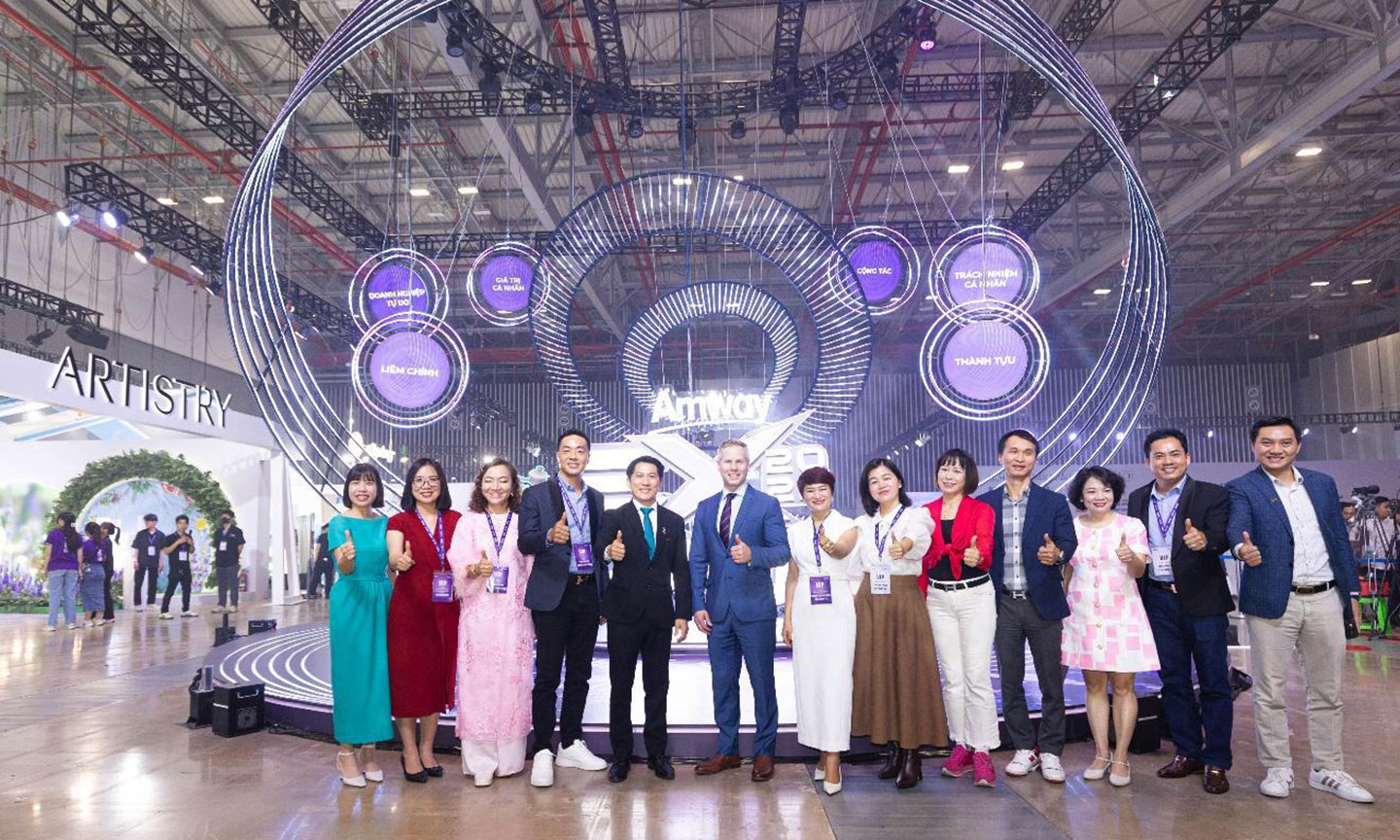 Amway Việt nam luôn mong muốn lan tỏa tinh thần tích cực của chiến lược “Sống khỏe mạnh, sống hạnh phúc” đến đội ngũ nhà phân phối thân thiết và cộng đồng. 
