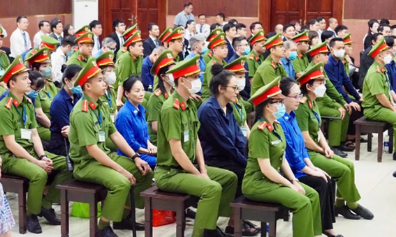 Các bị cáo tại phiên tòa phúc thẩm vụ án giai đoạn 2. Ảnh: HOÀNG HÙNG