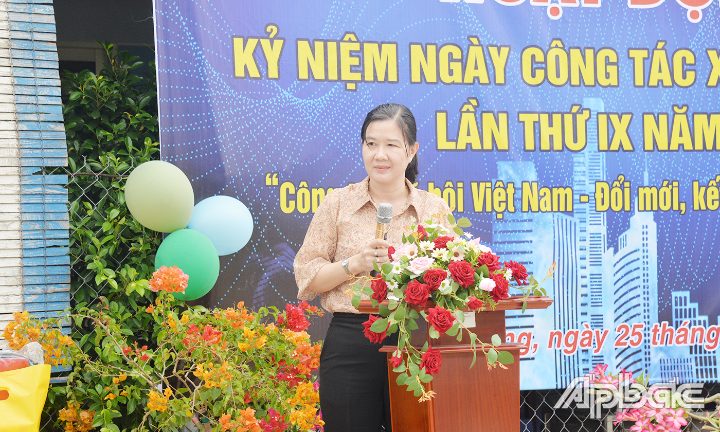 Đồng chí Nguyễn Thị Mỹ Nương, Phó Giám đốc Sở Y tế phát biểu tôn vinh đóng góp của nghề công tác xã hội
