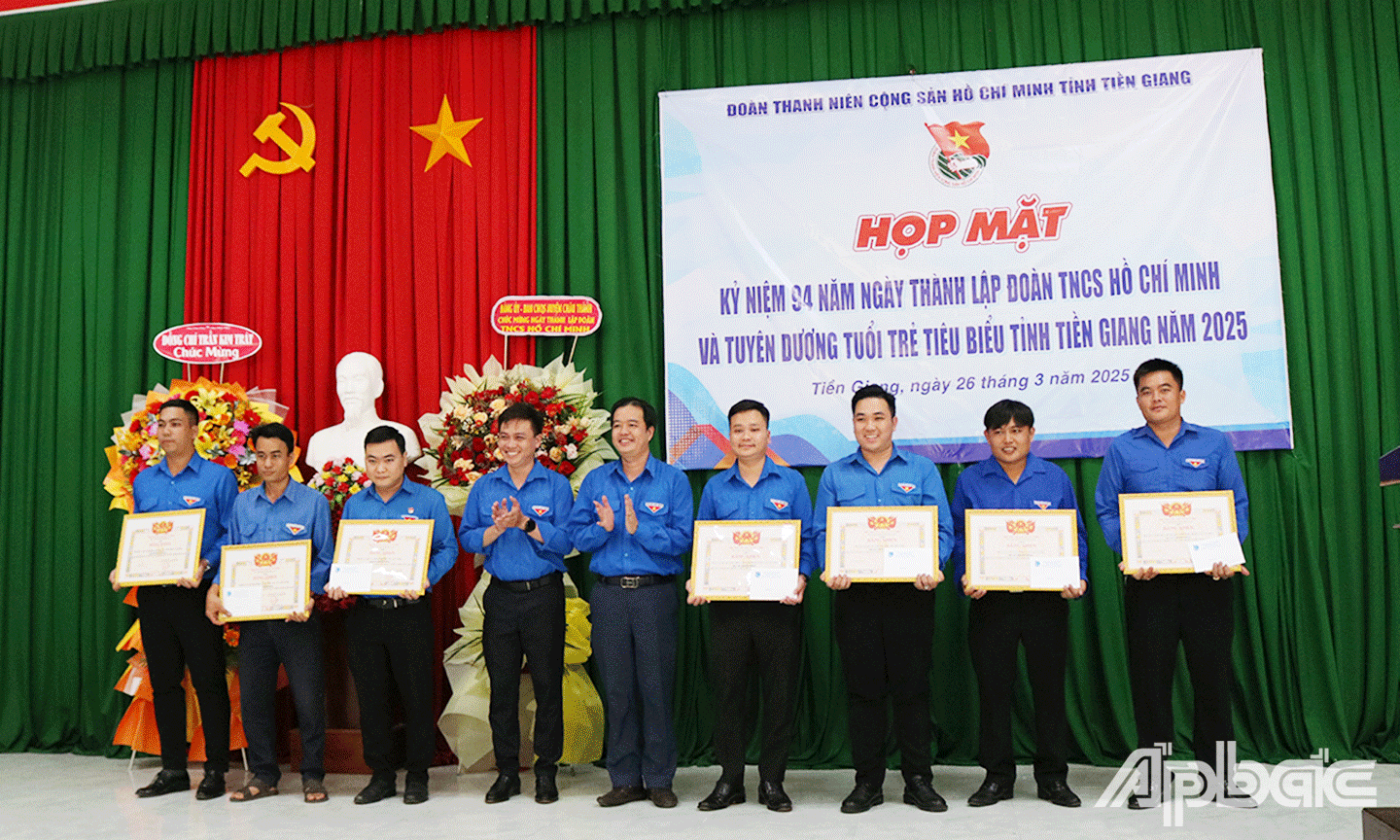 và Khen thưởng các đơn vị đạt danh hiệu “Đoàn cơ sở 3 chủ động” vững mạnh năm 2024.