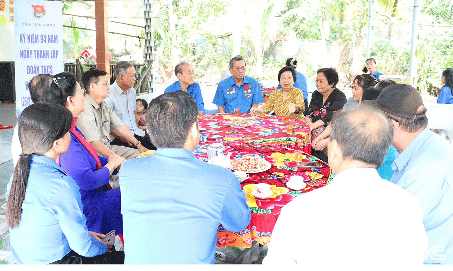 Đoàn thăm khu căn cứ đầu tiên của của Đoàn TNCS Hồ Chí Minh tỉnh Tiền Giang và Nhà Văn hóa xã Bình Trưng (huyện Châu Thành), 