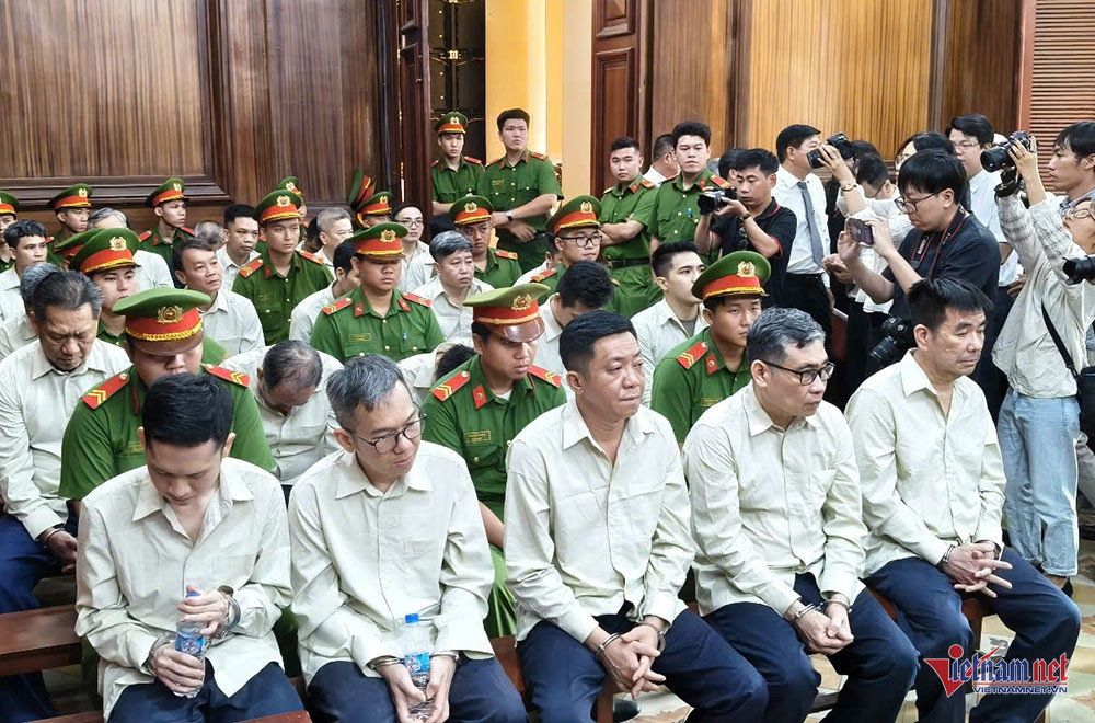 Các bị cáo tại tòa. Ảnh: TP