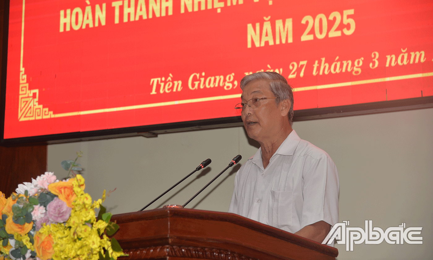 Đồng chí Huỳnh Văn Hải, Phó Chủ tịch Uỷ ban MTTQ tỉnh triển khai Công văn của Tỉnh uỷ về lãnh đạo, chỉ đạo công tác tổ chức lấy ý kiến.