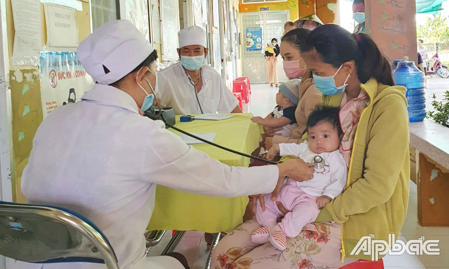 Chăm lo sức khoẻ người dân tại xã Tam Hiệp.