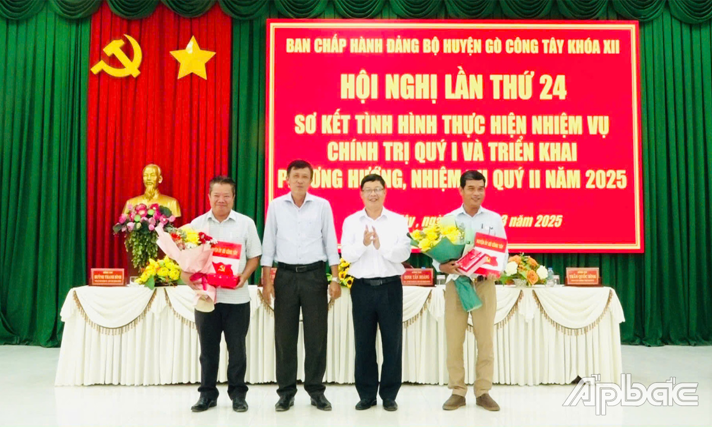 Quyết định nghỉ hưu trước tuổi theo Nghị định 178 của Chính phủ đối với 02 đồng chí lãnh đạo công tác tại Ban Tuyên giáo và Dân vận Huyện ủy 