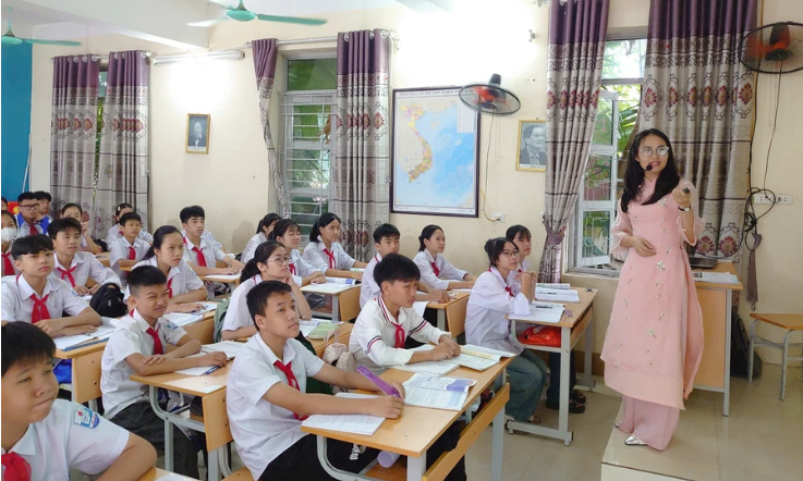 Cô trò Trường THCS Hà Lộc (Phú Thọ) trong giờ học.