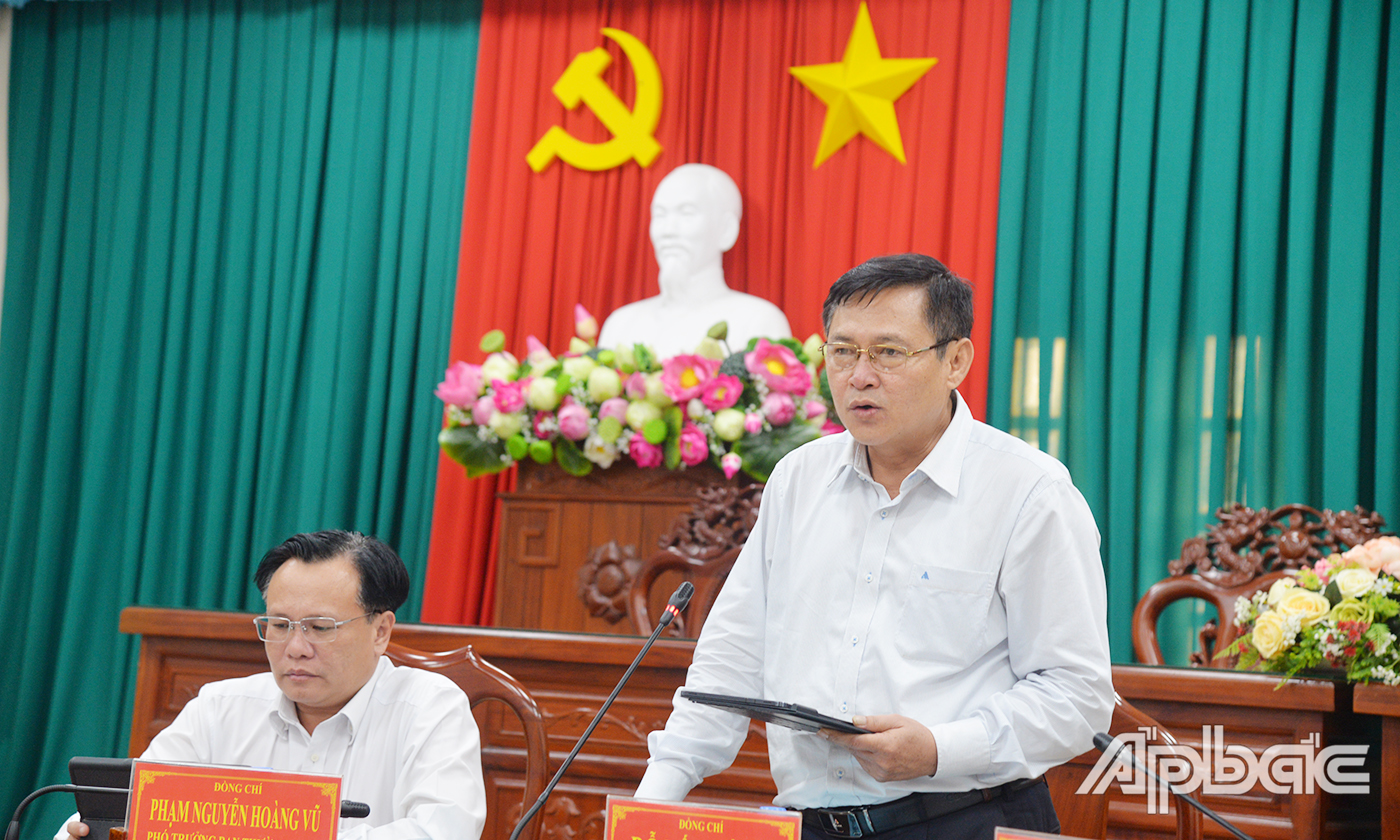 Đồng chí Đỗ Tấn Hùng, Trưởng Ban Tuyên giáo và Dân vận Tỉnh ủy kết luận hội thảo