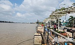 Để lại xe máy trên bờ, người phụ nữ nghi nhảy sông Tiền tử vong