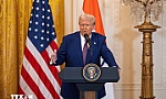 Tổng thống Donald Trump tạm dừng thuế đối ứng với hơn 75 quốc gia trong 90 ngày