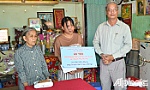 Lãnh đạo Ủy ban MTTQ Việt Nam tỉnh Tiền Giang thăm hỏi gia đình nạn nhân vụ hỏa hoạn tại TP. Mỹ Tho