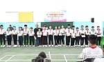 Huyện Chợ Gạo: Trao tặng 200 phần quà cho học sinh khó khăn
