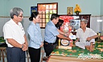 Chủ nhiệm Ủy ban Kiểm tra Tỉnh ủy Tiền Giang thăm, tặng quà gia đình chính sách tại huyện Gò Công Đông