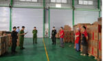 Công an đột kích, phát hiện 71.000 lít dầu ăn, 40 tấn mì chính, hạt nêm giả