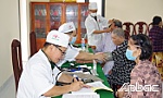 Khám bệnh, cấp phát thuốc miễn phí cho nhân dân vùng biên giới biển