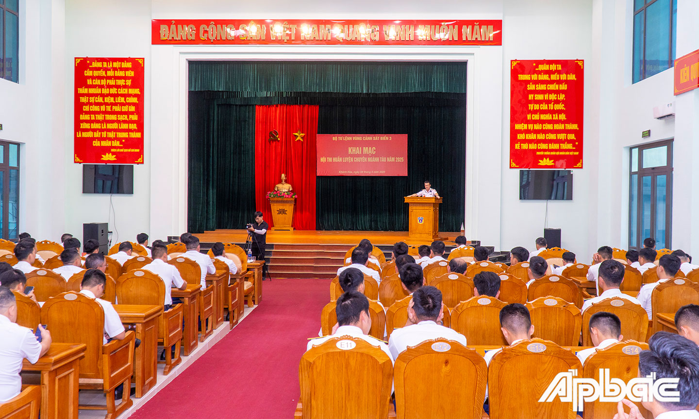 60 thí sinh tham gia Hội thi Huấn luyện chuyên ngành tàu Cảnh sát biển
