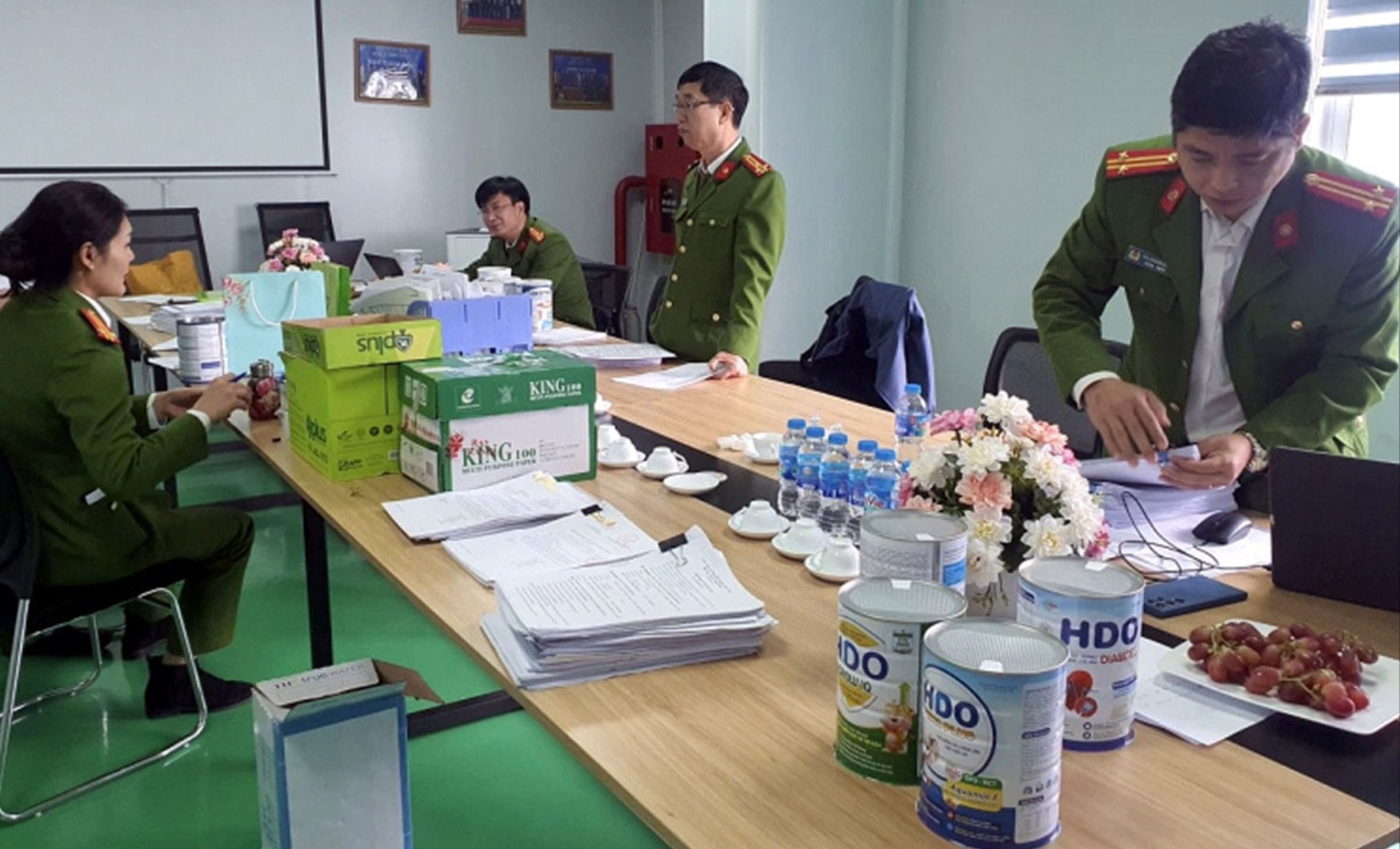 Vụ khởi tố đường dây sản xuất sữa bột giả: Phải có cơ chế hậu kiểm rõ ràng, hiệu quả!