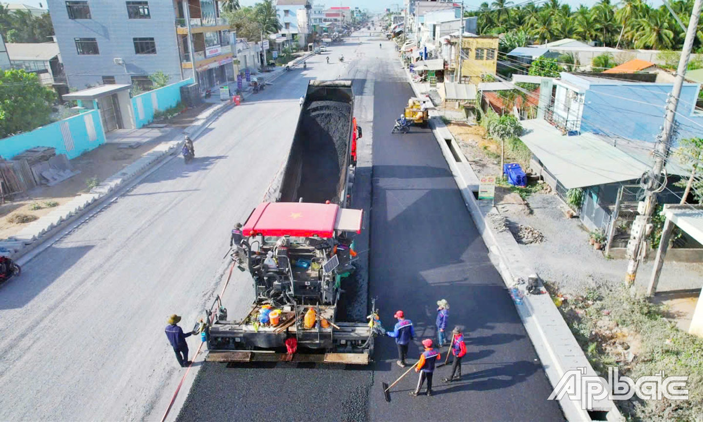Công tác thi công phần đường đã hoàn thành 100% tuyến 14 km.