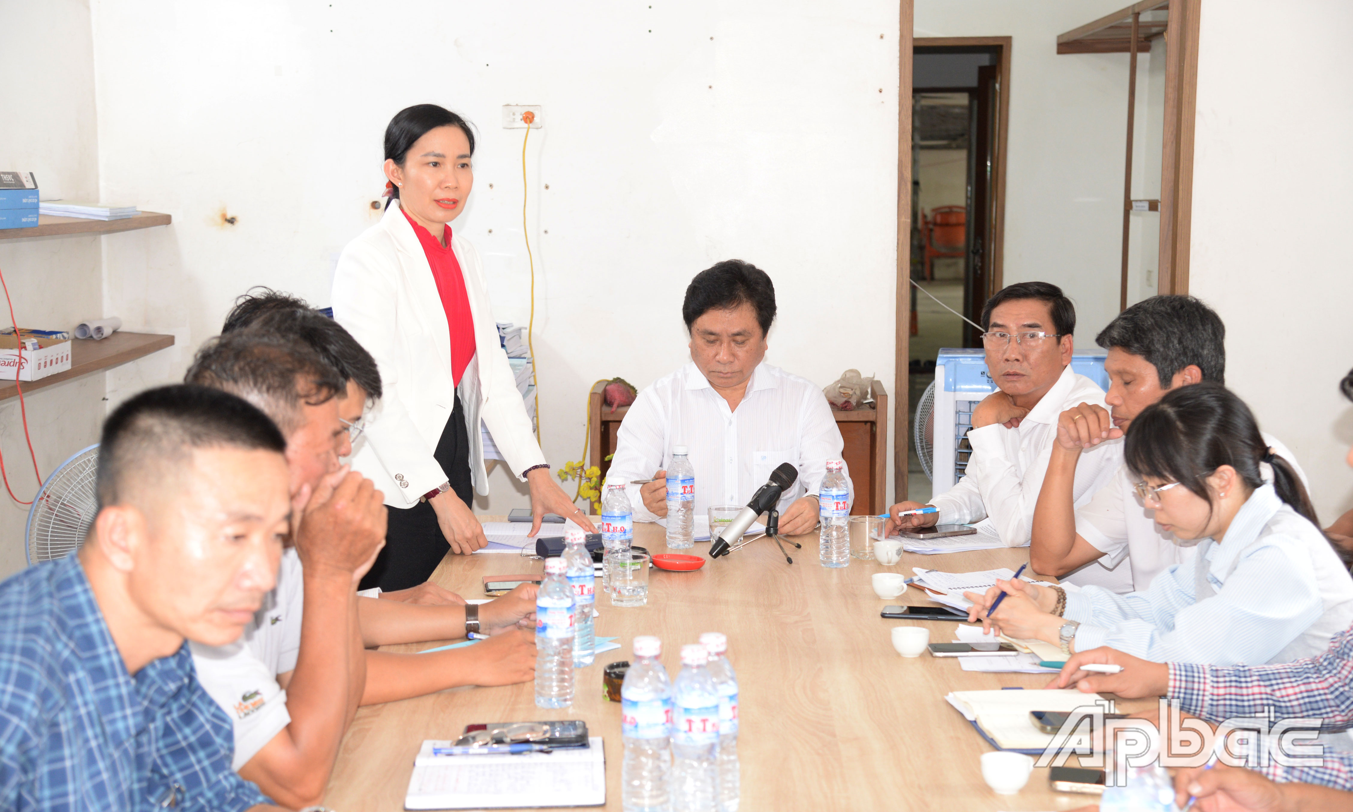 Giám đốc Ban Quản lý dự án Nguyễn Thị Thanh Phương phát biểu tại buổi làm việc.