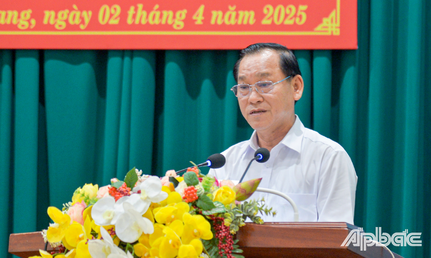 Đồng chí Nguyễn Văn Vĩnh phát biểu tại hội nghị.