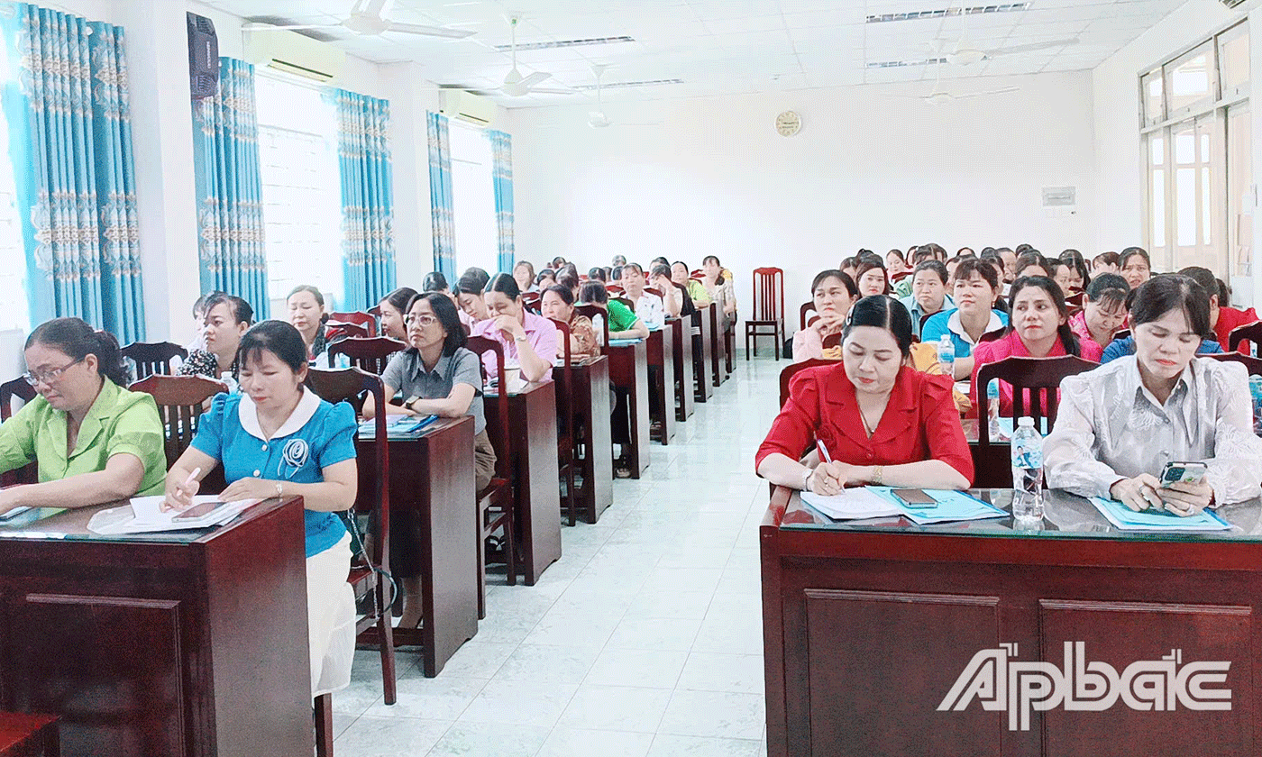 Quang cảnh lớp tập huấn.