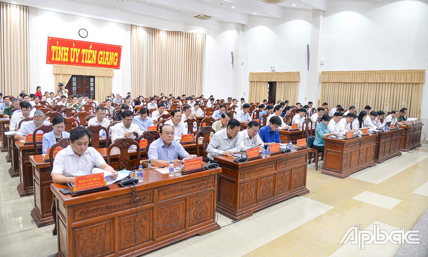 Quang cảnh Hội nghị lần thứ hai mươi hai Ban Chấp hành Đảng bộ tỉnh khóa XI.                		                             			                                                                          Ảnh: HÀ NAM