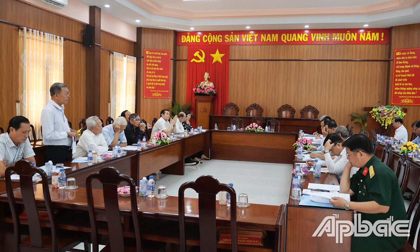 Đại biểu phát biểu ý kiến.