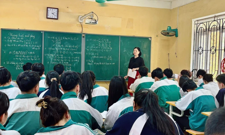 Học sinh lớp 12 Trường THPT Trần Quang Khải (huyện Khoái Châu, tỉnh Hưng Yên) ôn thi tốt nghiệp THPT 2025 (Ảnh: QUỲNH NGUYỄN)