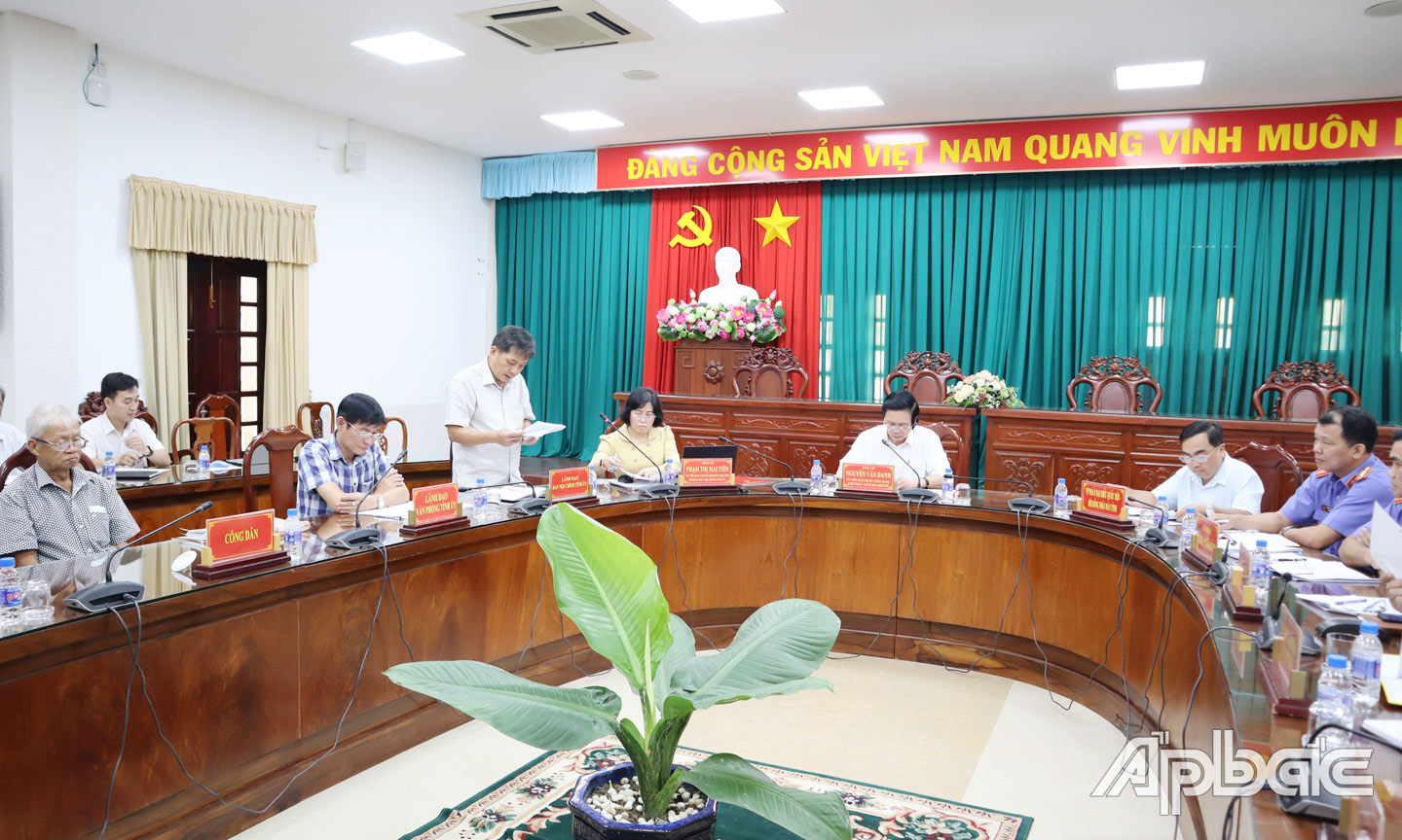 Quang cảnh buổi tiếp công dân.