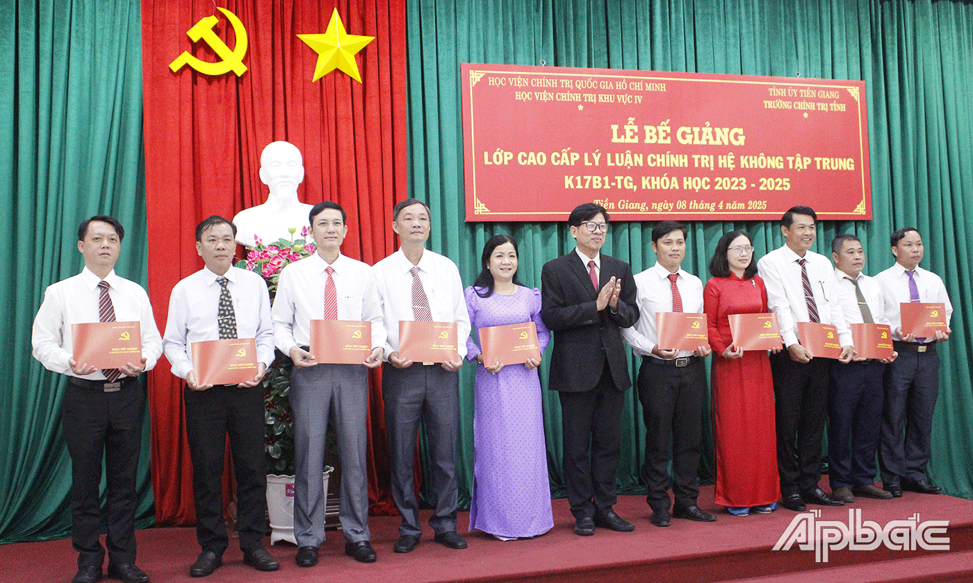 Tiến sĩ Phan Công Khanh
