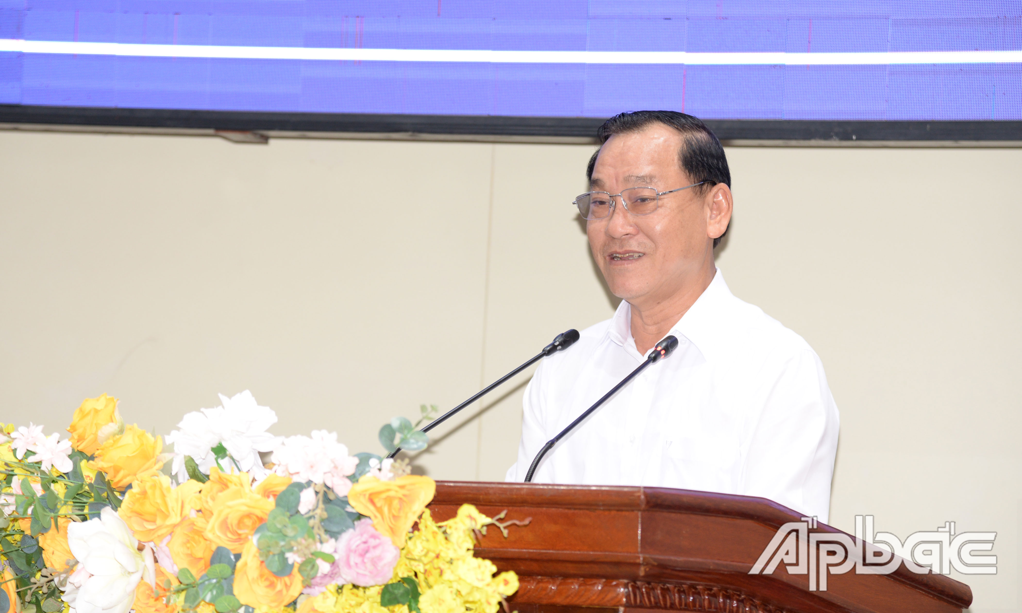 Đồng chí Nguyễn Văn Vĩnh phát biểu chỉ đạo tại hội nghị.