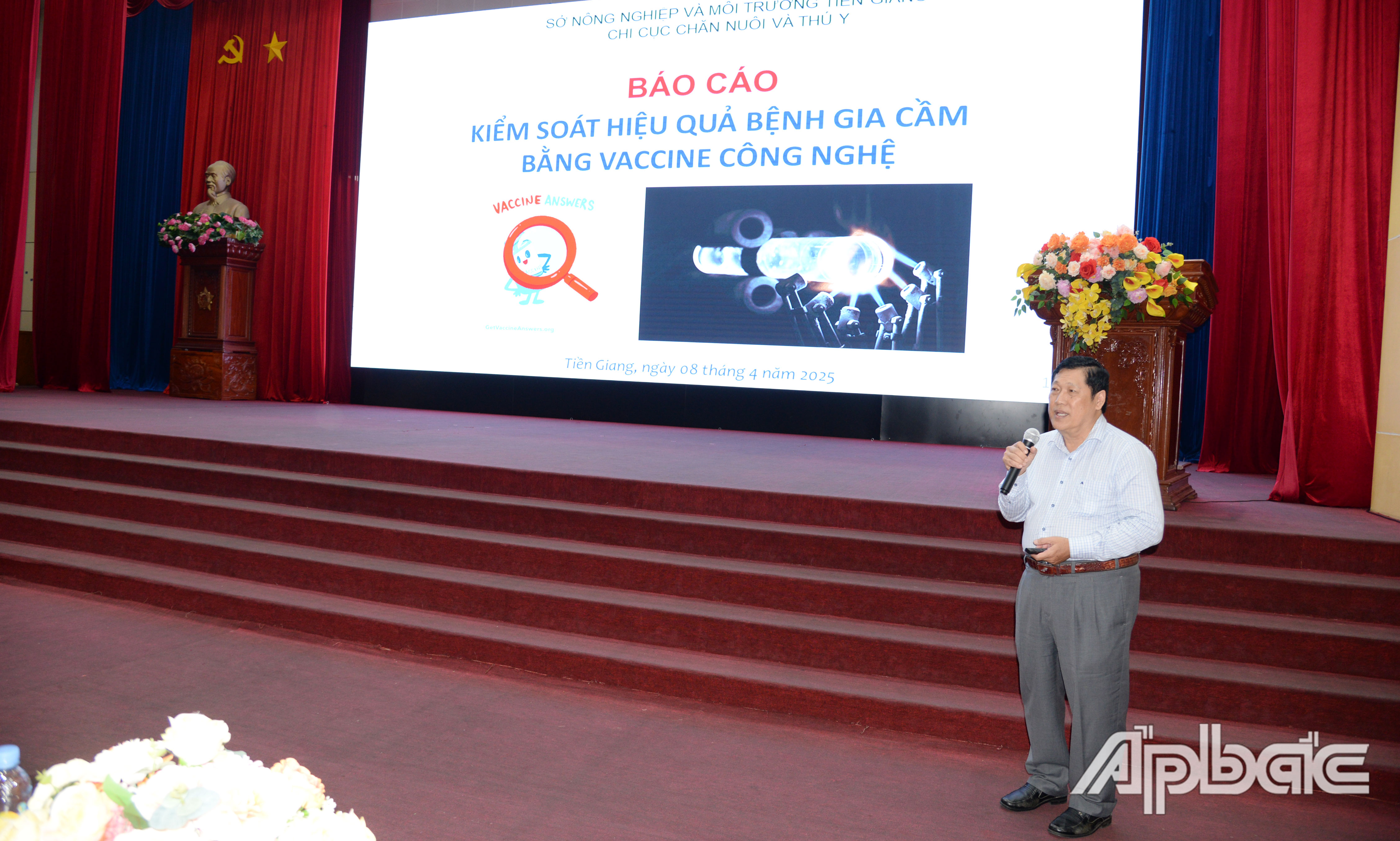 Tiến sĩ Thái Quốc Hiếu phát biểu tại buổi tập huấn.