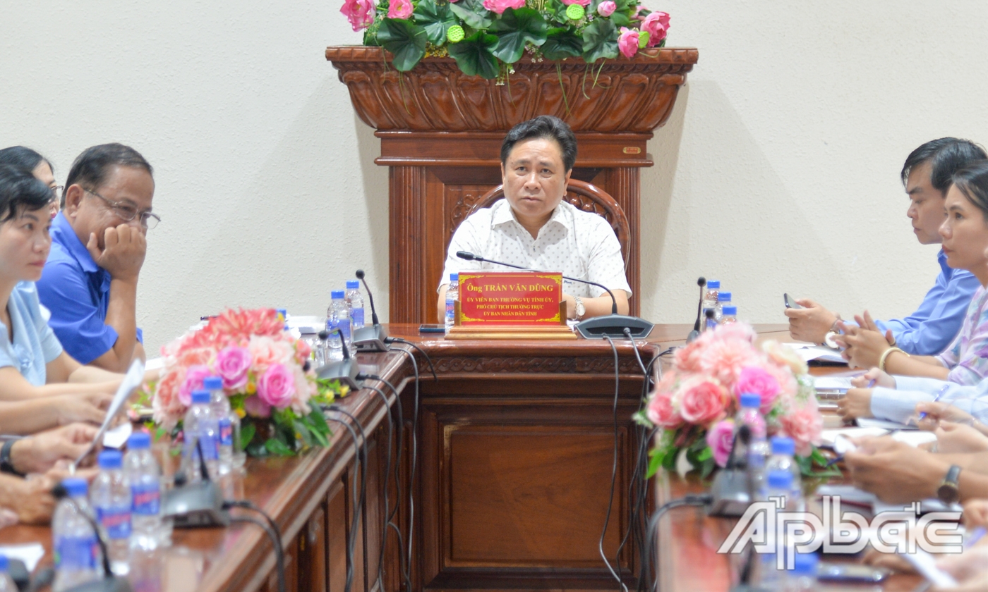 Đồng chí Trần Văn Dũng, Ủy viên Ban Thường vụ Tỉnh ủy, Phó Chủ tịch Thường trực UBND tỉnh dự tại điểm cầu Tiền Giang.