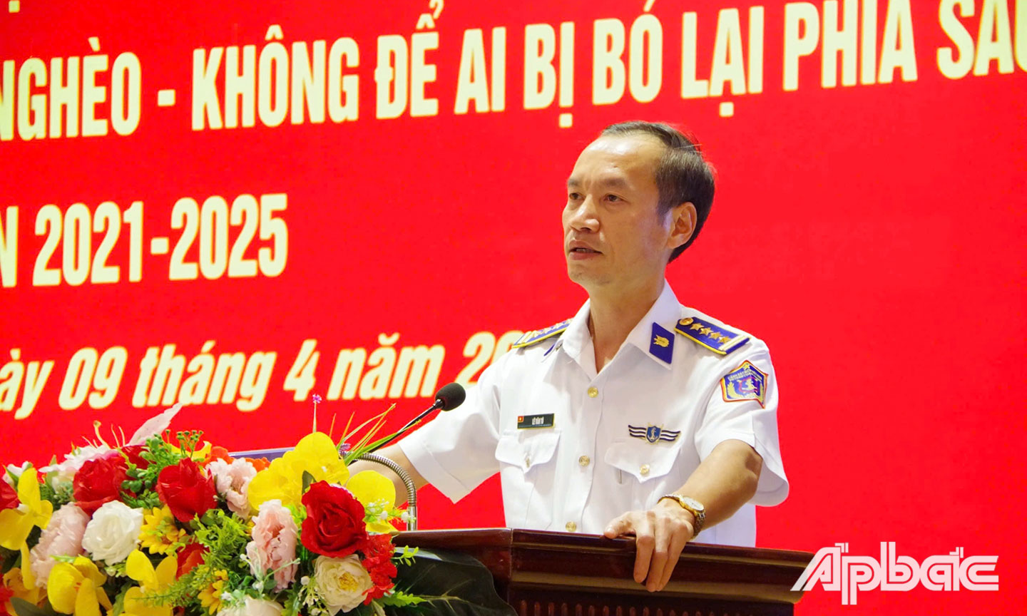 Đại tá Lê Văn Tú, Chính ủy Vùng Cảnh sát biển 3 phát biểu kết luận hội nghị.