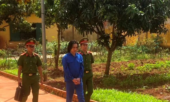 Công an thành phố Gia Nghĩa, tỉnh Đắk Nông bắt đối tượng Hoàng Công Trường. (Ảnh: Công an tỉnh Đắk Nông)